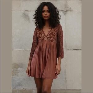 ZARA Pleated Contrast Lace Dress
Size SMALL